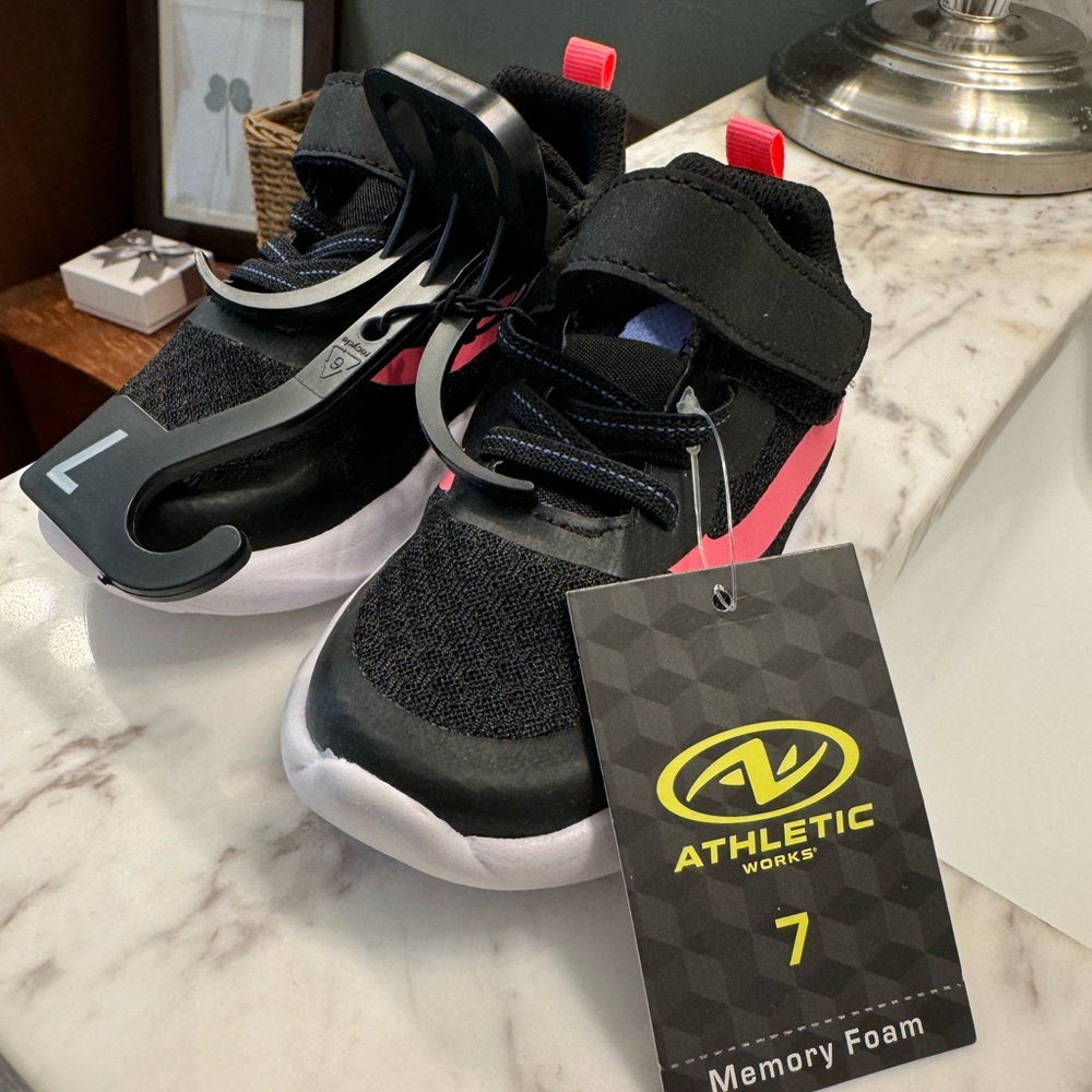 NWT Toddler Girl Shoes, Size 7